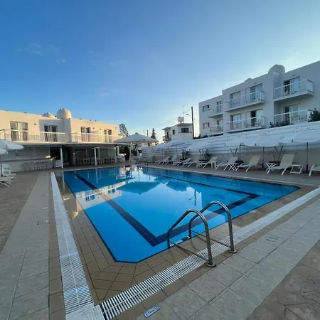 Tangerine With Pool In * Ajía Nápa